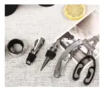 KIT SACA CORCHO EN FORMA DE BOTELLA - Imagen 3